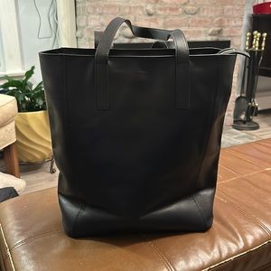 Cole Haan Grandos Handbag. Black real leather. Inside pockets. Shoulder bag.
